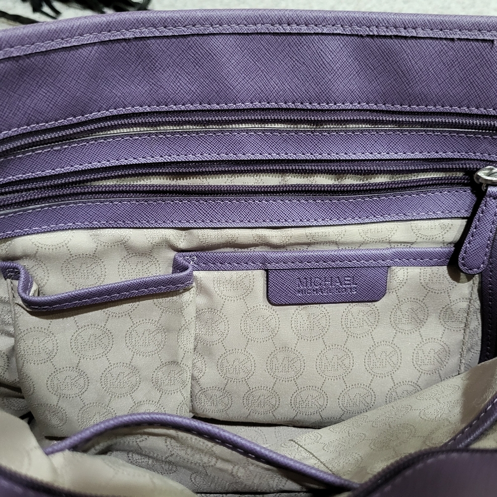 Chic MICHAEL KORS Leather Purple (Iris) Bag / Tote with Spacious Interior - Picture 8 of 13